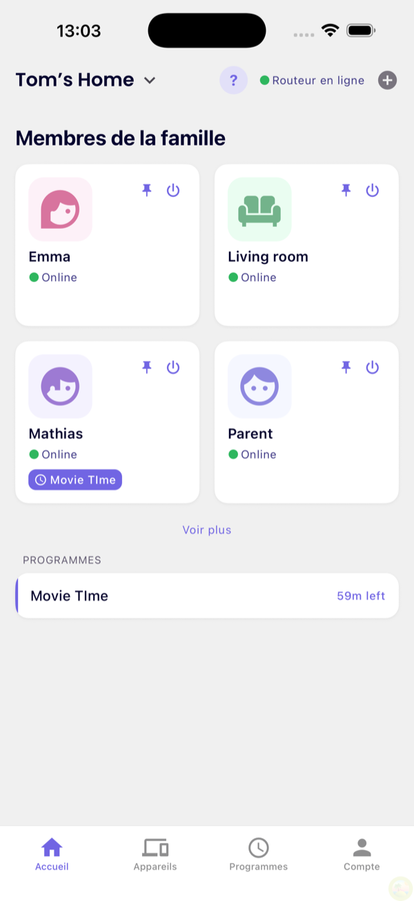 Écran d'accueil de l'app WhiteCat — membres de la famille et plannings du jour